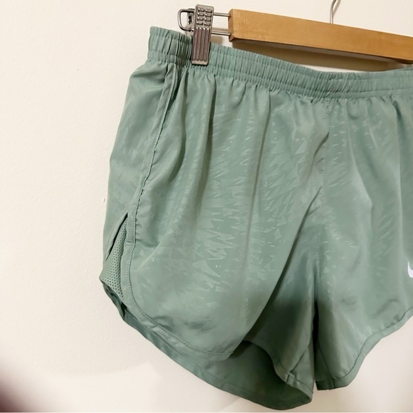 Nike Dri Fit Running Green Pattern Shorts Pocket Size Medium Athletic - Picture 8 of 11